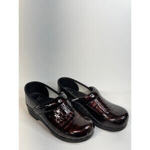 Women’s Dansko Professional Clogs US 8-8.5 EUR 39 Leather Brown Alligator